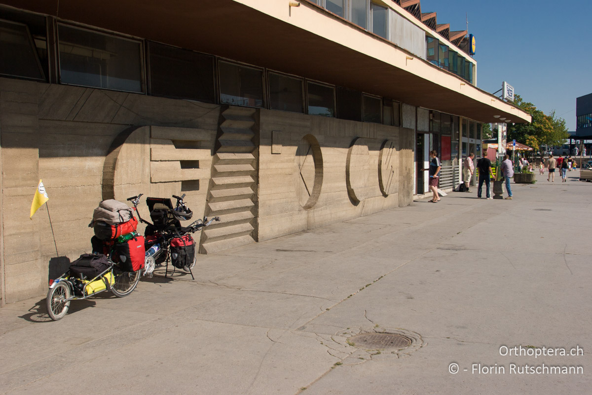 16.07.2007 Exotisches gefährt am Bahnhof von Košice. Slowakei