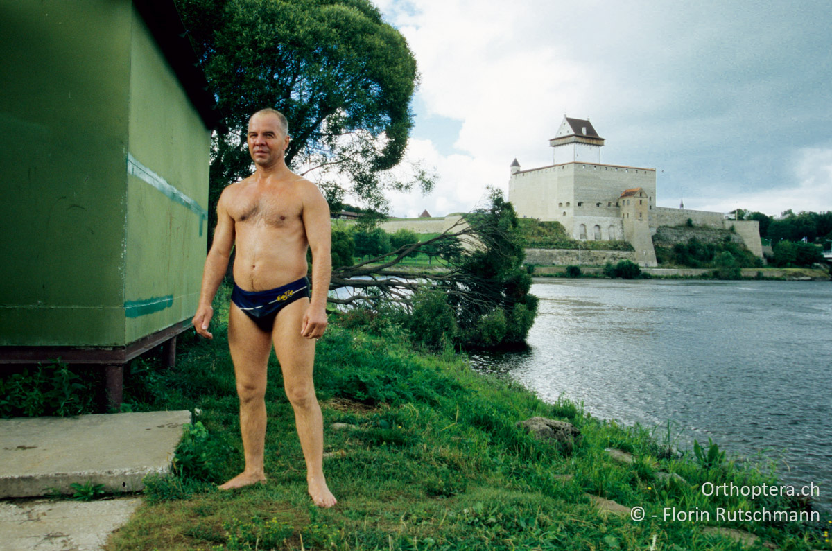 14.08.2004 Einer der Schwimmer, die täglich im Fluss Narva ihre Längen machen - egal, wie das Wetter oder die Wasserqualität gerade ist. Estland