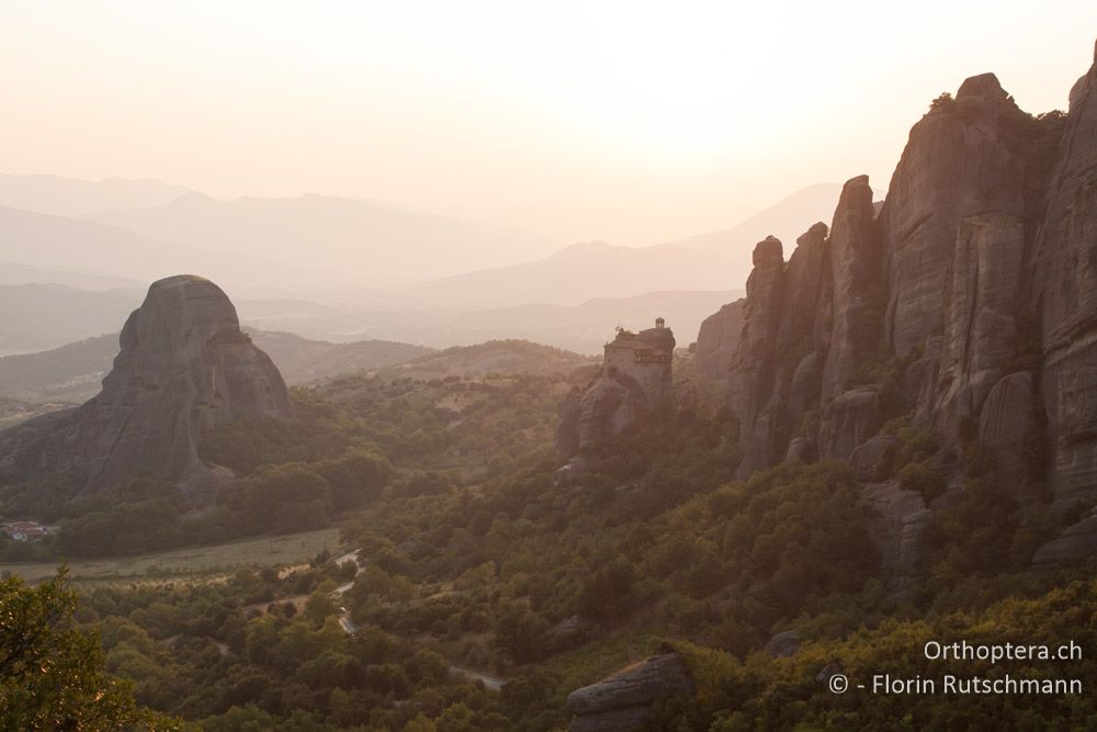 Abendstimmung zwischen den weltbekannten Felsformationen von Meteora - 05.07.2012