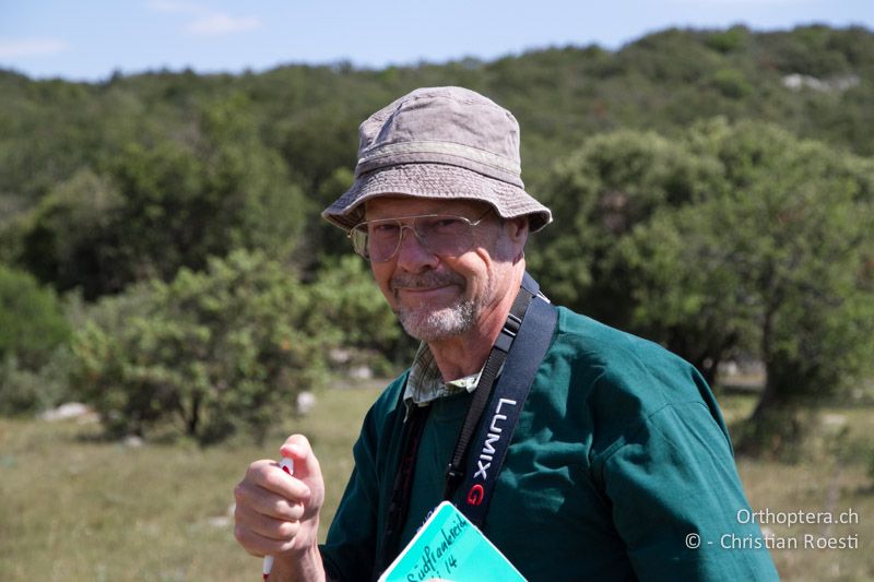 Kurt mit seinem omnipräsenten Notizblock - FR, Plateau d'Aumelas, 11.07.2104